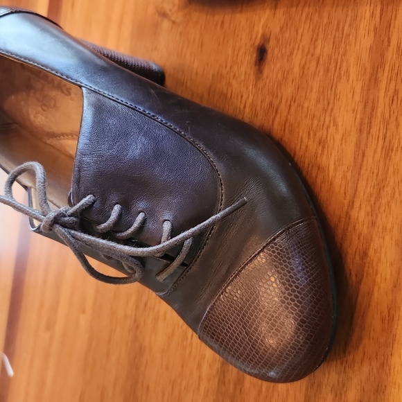 Indigo by Clarks - cap toe oxford heels - Picture 4 of 4